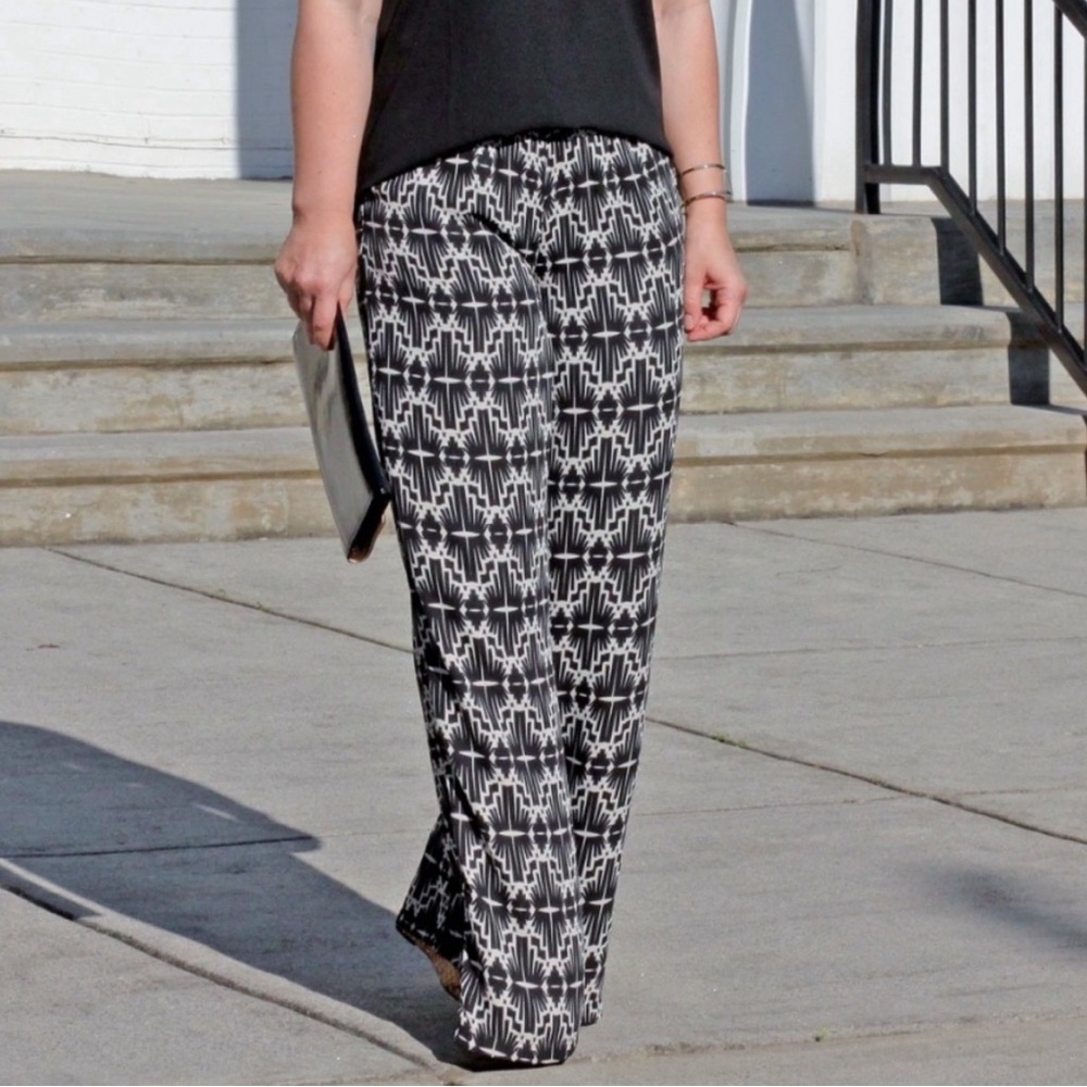 Chloe Oliver Anthropologie Black & Cream Geo Print Elastic Waist Flowy Pants